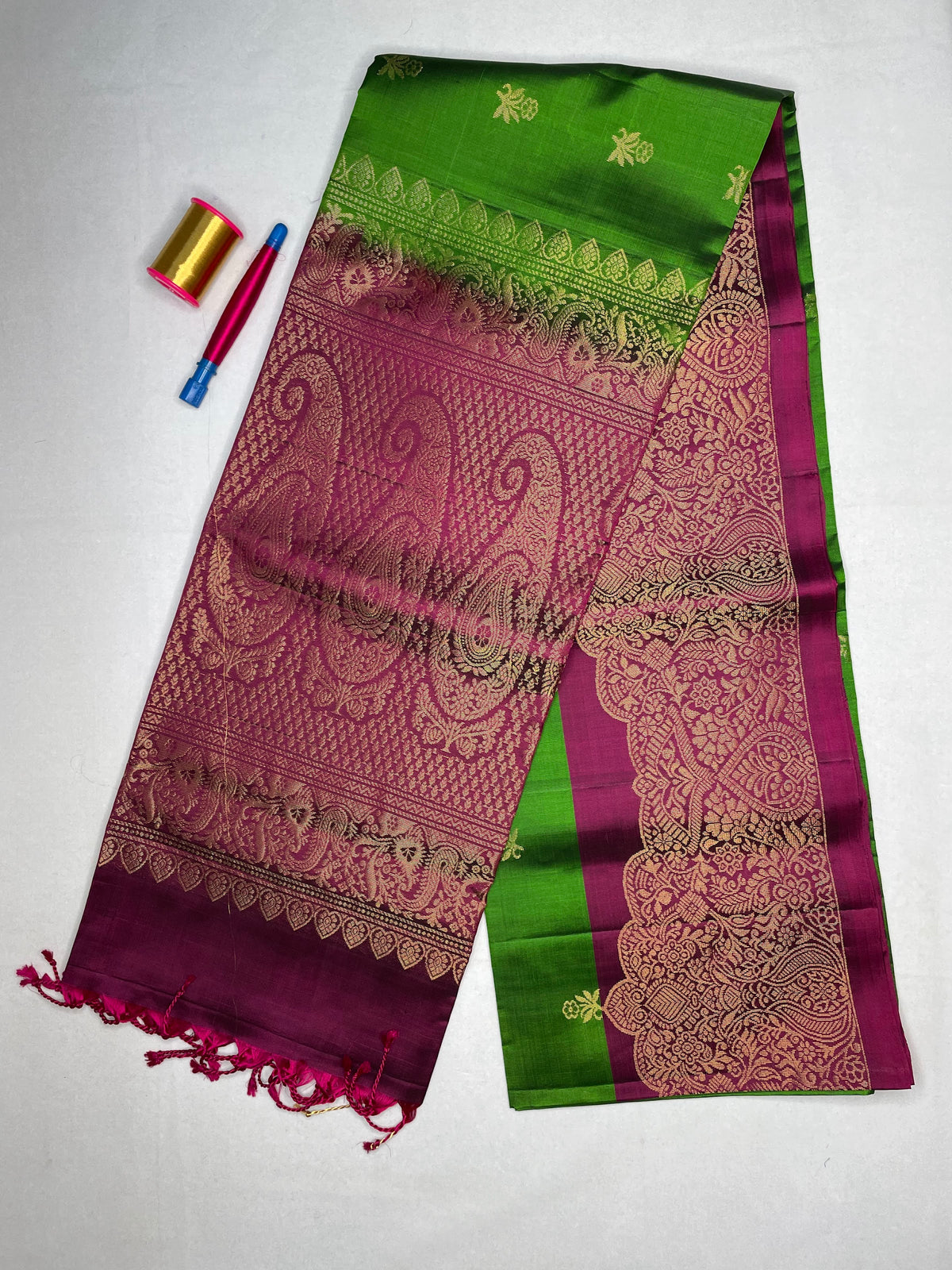 Handloom Soft Silk Saree with Turning Contrast Border - Bright Leaf Green - view 2
